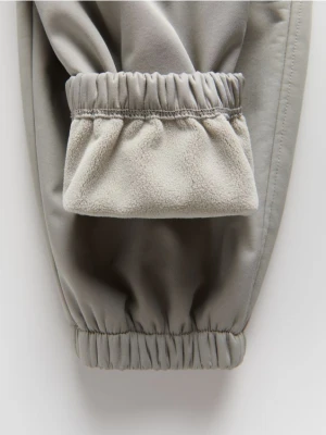 Reserved - Spodnie cargo na polarowej podszewce - jasnoszary