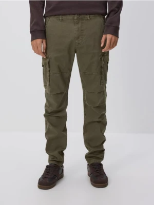 Reserved - Spodnie cargo slim fit - ciemnozielony