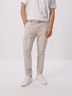 Zdjęcie produktu Reserved - Spodnie cargo slim z paskiem - beżowy