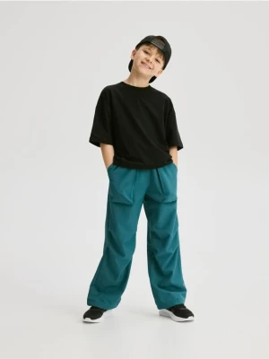 Reserved - Spodnie cargo z zakładkami - morski