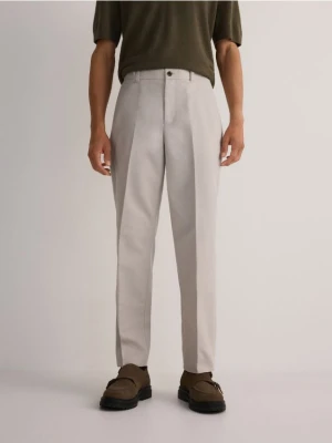 Reserved - Spodnie chino regular fit - beżowy