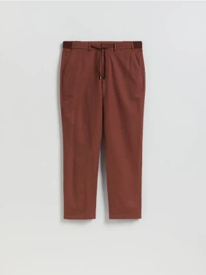 Reserved - Spodnie chino regular fit - bordowy