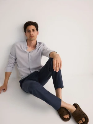 Zdjęcie produktu Reserved - Spodnie chino regular z dodatkiem lnu - niebieski