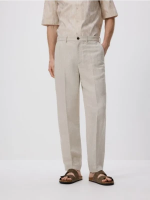Reserved - Spodnie chino regular z lnem - beżowy