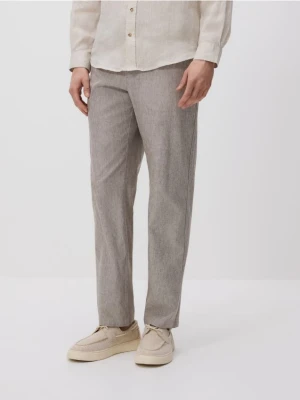 Reserved - Spodnie chino regular z lnem - brązowy