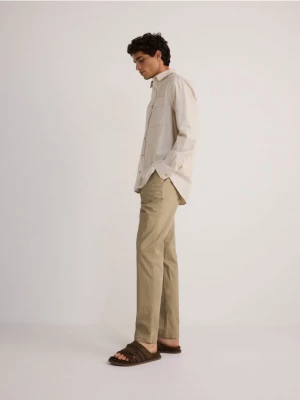 Reserved - Spodnie chino slim fit - beżowy