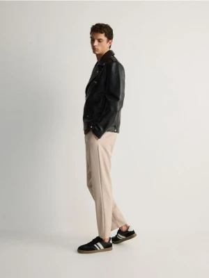 Reserved - Spodnie chino slim fit - beżowy