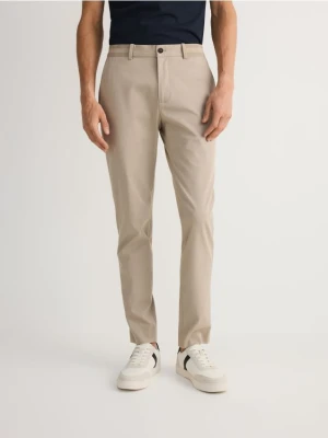 Reserved - Spodnie chino slim fit - beżowy