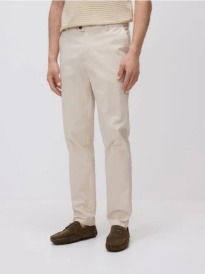 Reserved - Spodnie chino slim fit - beżowy