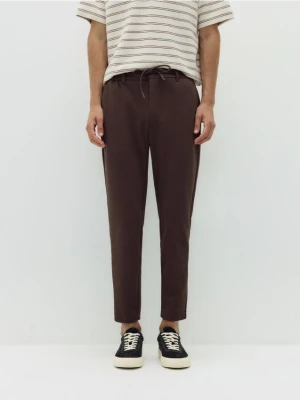 Reserved - Spodnie chino slim fit - bordowy