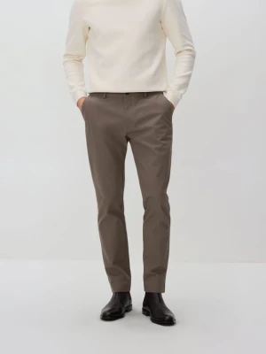 Reserved - Spodnie chino slim fit - brązowy