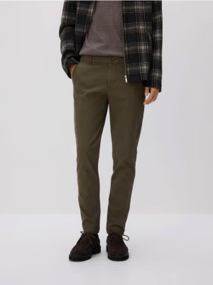 Reserved - Spodnie chino slim fit - brązowy
