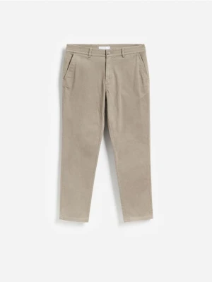Reserved - Spodnie chino slim fit - brązowy