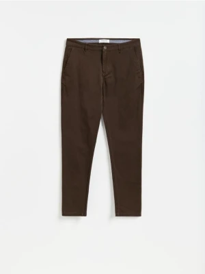 Reserved - Spodnie chino slim fit - ciemnobrązowy