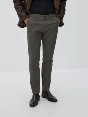 Reserved - Spodnie chino slim fit - ciemnozielony