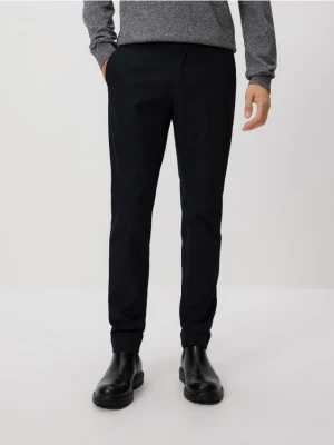 Reserved - Spodnie chino slim fit - czarny