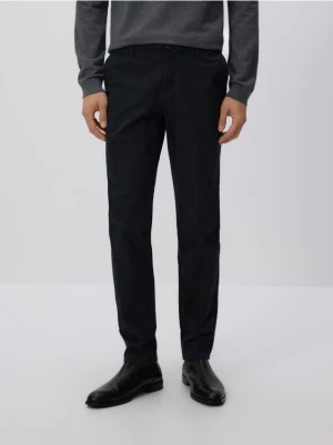 Reserved - Spodnie chino slim fit - czarny