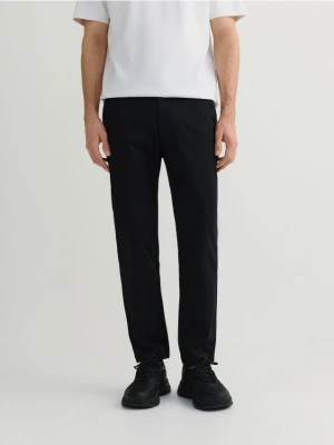 Reserved - Spodnie chino slim fit - czarny