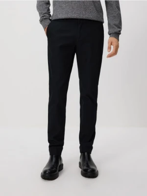 Reserved - Spodnie chino slim fit - czarny