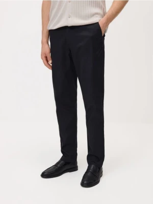 Reserved - Spodnie chino slim fit - czarny