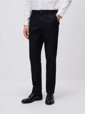 Reserved - Spodnie chino slim fit - czarny