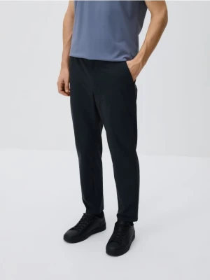 Reserved - Spodnie chino slim fit - czarny