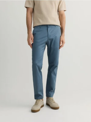 Reserved - Spodnie chino slim fit - granatowy