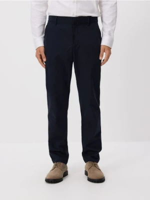 Reserved - Spodnie chino slim fit - granatowy
