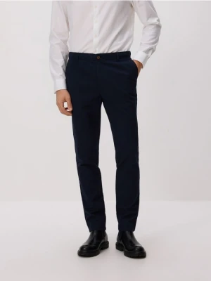 Reserved - Spodnie chino slim fit - granatowy