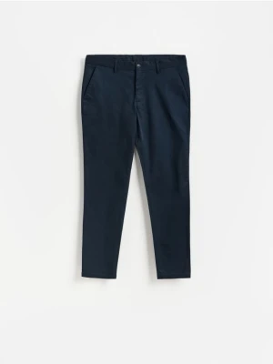 Reserved - Spodnie chino slim fit - granatowy