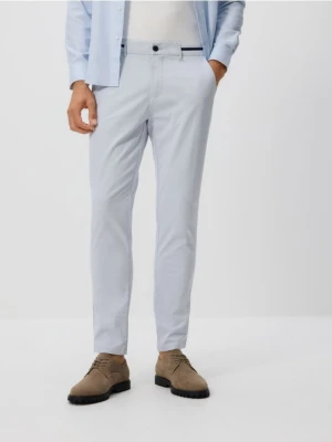Reserved - Spodnie chino slim fit - jasnoniebieski