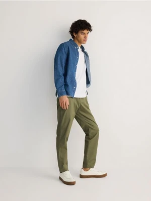 Reserved - Spodnie chino slim fit - oliwkowy