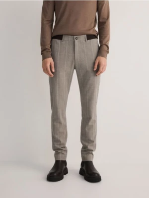 Reserved - Spodnie chino slim fit w kratę - beżowy