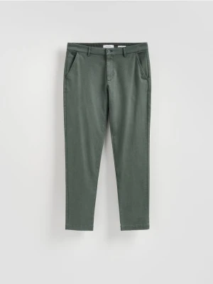 Reserved - Spodnie chino slim fit - zielony