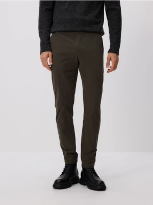 Reserved - Spodnie chino slim fit - zielony