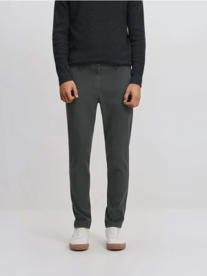 Zdjęcie produktu Reserved - Spodnie chino slim fit - zielony