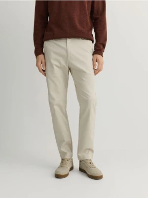 Reserved - Spodnie chino slim fit - złamana biel