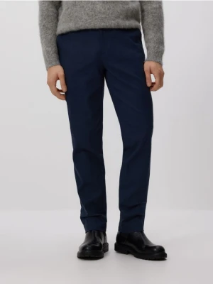Reserved - Spodnie chino slim - granatowy