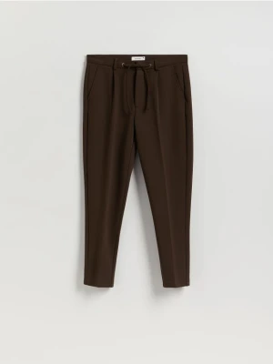 Zdjęcie produktu Reserved - Spodnie chino slim z kantem - brązowy