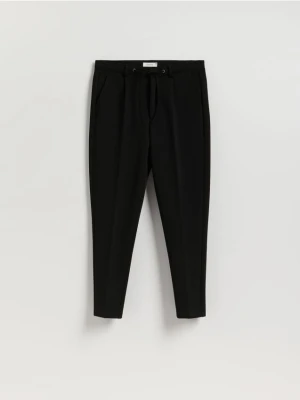 Reserved - Spodnie chino slim z kantem - czarny