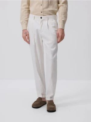 Reserved - Spodnie chino slim z lnem - biały