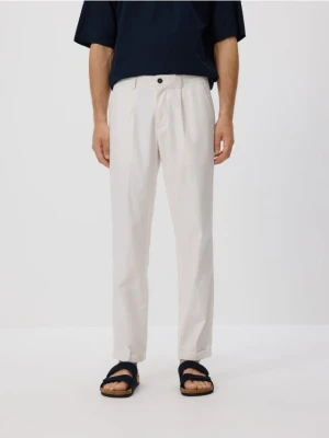 Reserved - Spodnie chino slim z lnem - biały