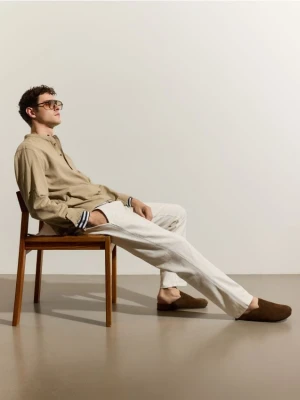 Reserved - Spodnie chino slim z lnem - biały