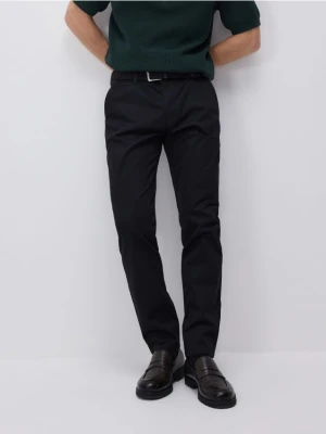 Reserved - Spodnie chino slim z paskiem - czarny