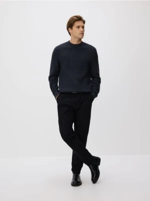 Reserved - Spodnie chino slim z paskiem - czarny