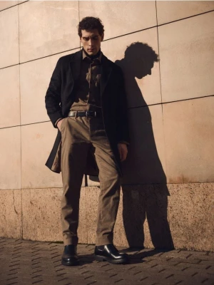 Reserved - Spodnie chino slim z regulacją w pasie - ciemnozielony