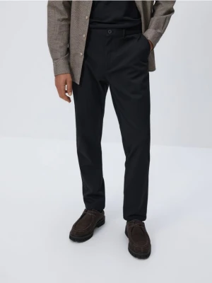 Reserved - Spodnie chino slim z wiskozą - czarny