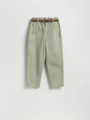 Reserved - Spodnie chino z paskiem - jasnozielony