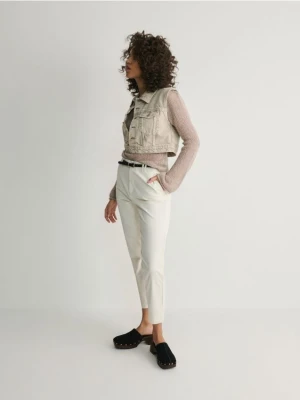 Reserved - Spodnie chino z paskiem - złamana biel