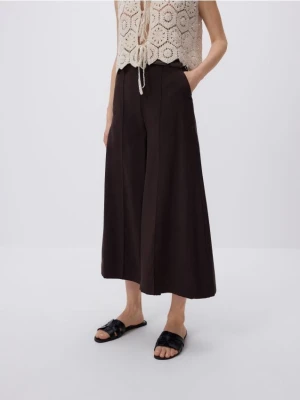Reserved - Spodnie culotte z modalu - ciemnobrązowy